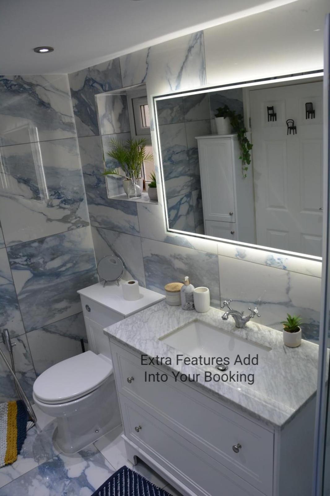 Cozy, Modern, Spacious 4 Bedroom House In London Romford Dış mekan fotoğraf