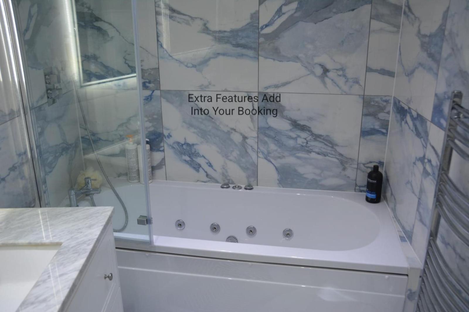 Cozy, Modern, Spacious 4 Bedroom House In London Romford Dış mekan fotoğraf