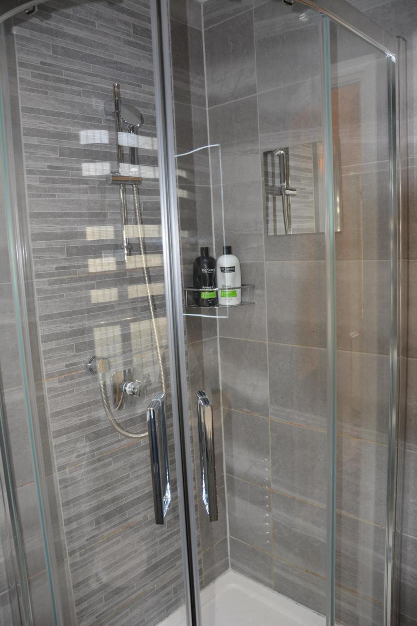 Cozy, Modern, Spacious 4 Bedroom House In London Romford Dış mekan fotoğraf