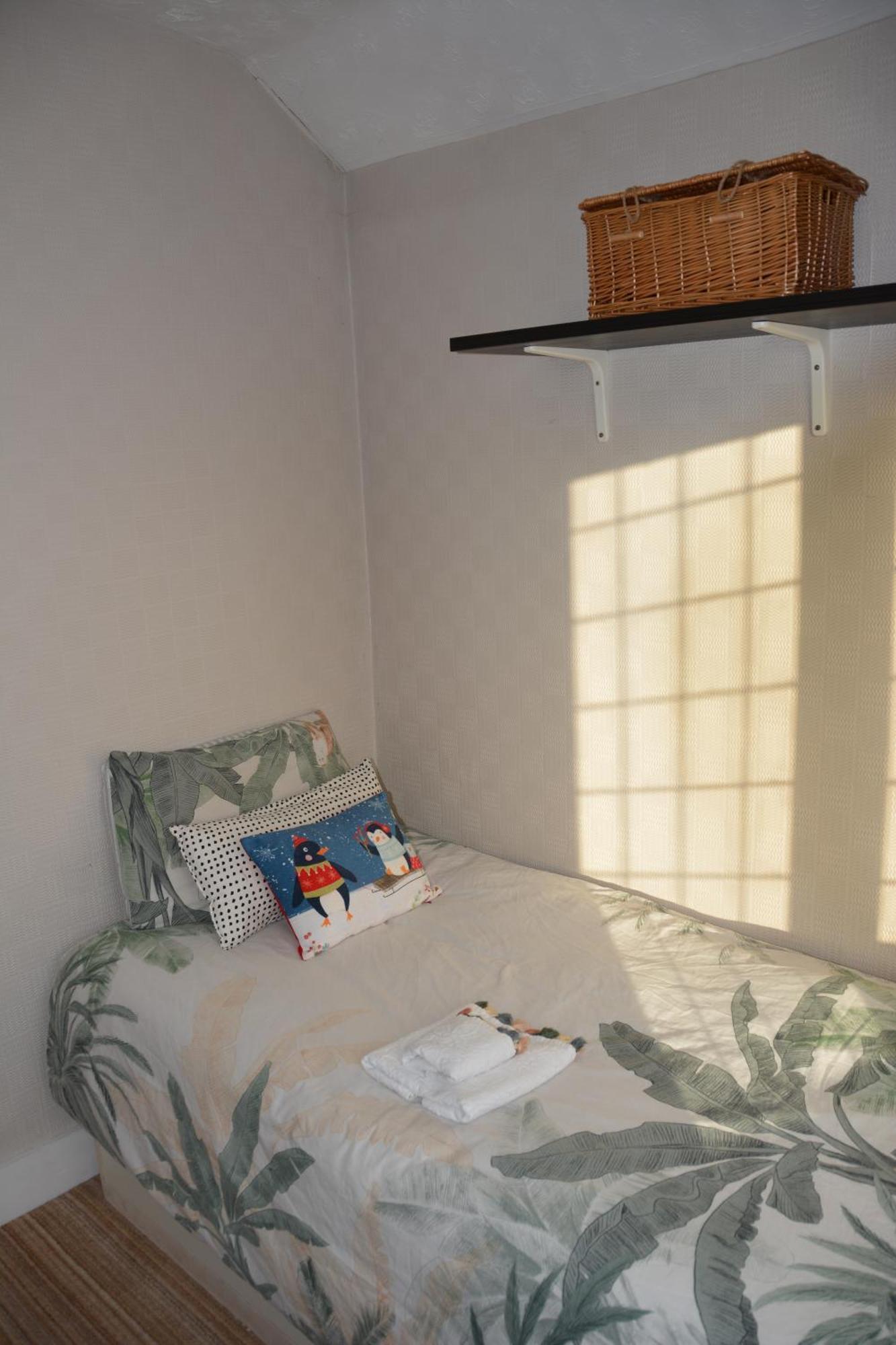 Cozy, Modern, Spacious 4 Bedroom House In London Romford Dış mekan fotoğraf