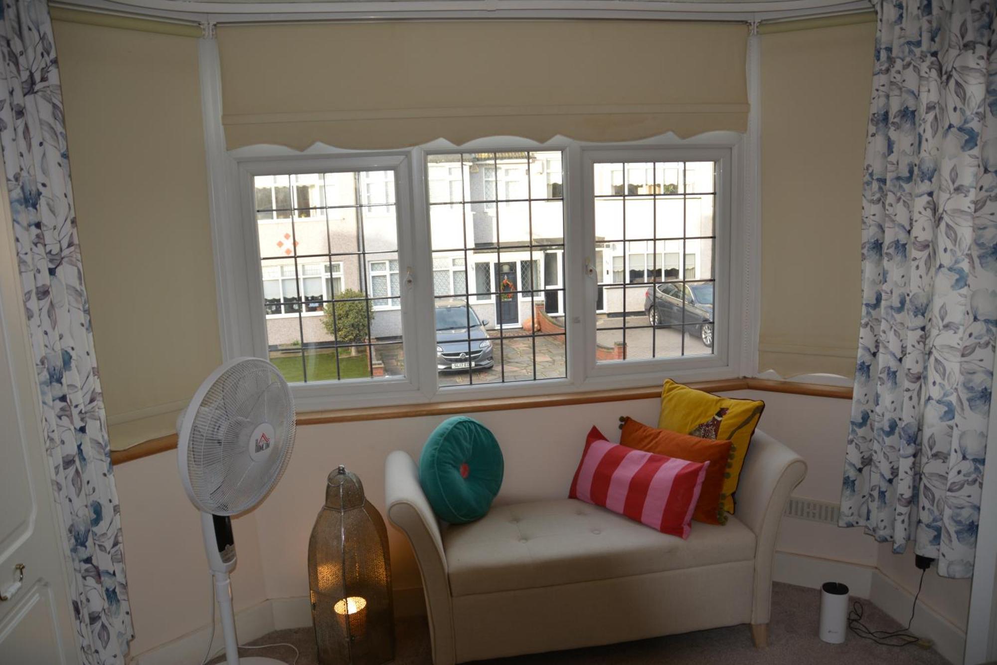 Cozy, Modern, Spacious 4 Bedroom House In London Romford Dış mekan fotoğraf